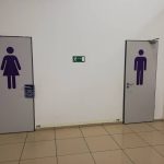 なぜか、ドアの中にドアがある、ウラジオストク空港のトイレ