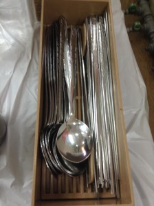 韓国の食事処でよく見る金属の箸とスプーン