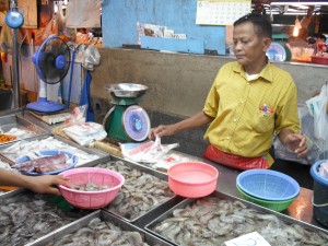 ミンブリの市場：魚屋
