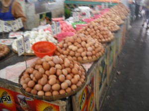 ミンブリの市場：たまご専門店