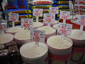 ミンブリの市場：米屋