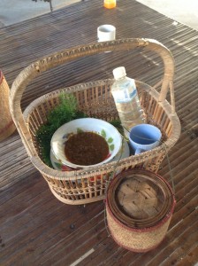 タンブンに持ってゆく、お米、水、おかず