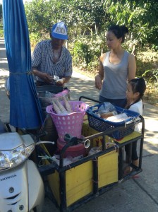 タイの田舎の移動アイスクリーム屋さん