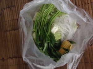 ムーガタ（豚鍋）に使う野菜類、しらたき、豆腐など