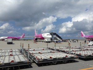 那覇空港にてピーチ・ピーチ・ピーチ